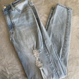 Women’s light wash jeans